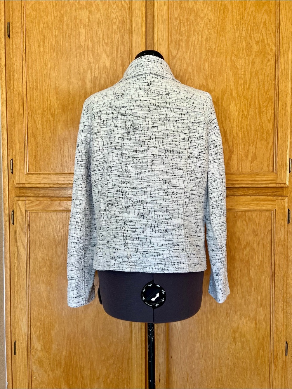 Max Studio Ivory and Black Tweed Moto Blazer - Picture 5 of 10